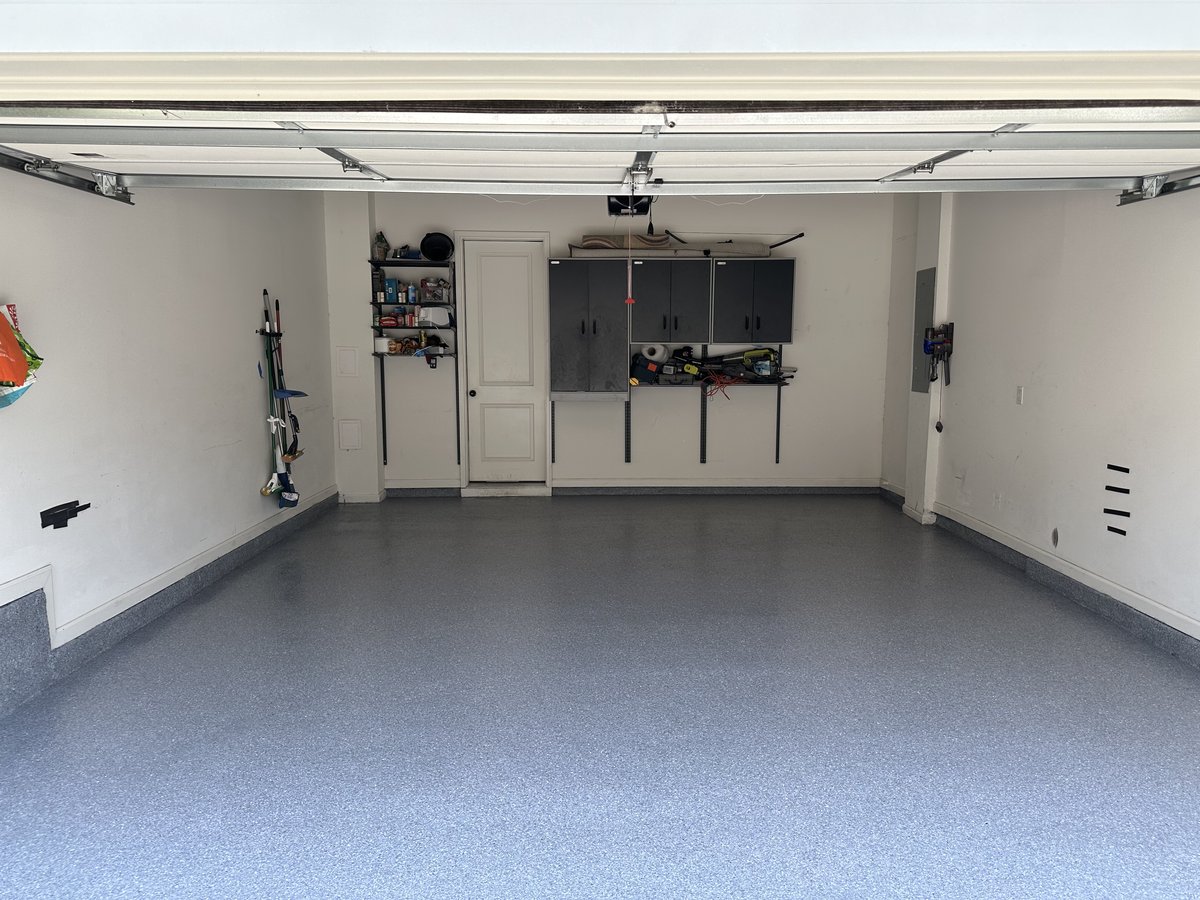 Garage floor after coating - smooth speckled finish