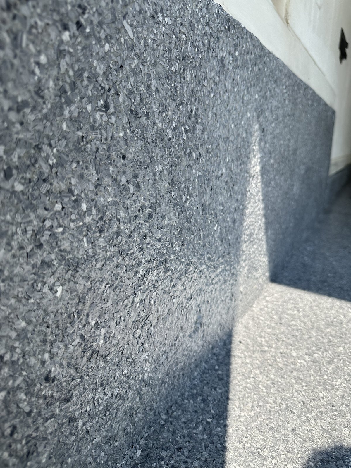 Close-up of flake coating texture and step detail
